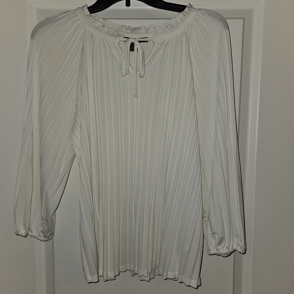 Cable & Gauge White Pleated 3/4 Sleeve Blouse